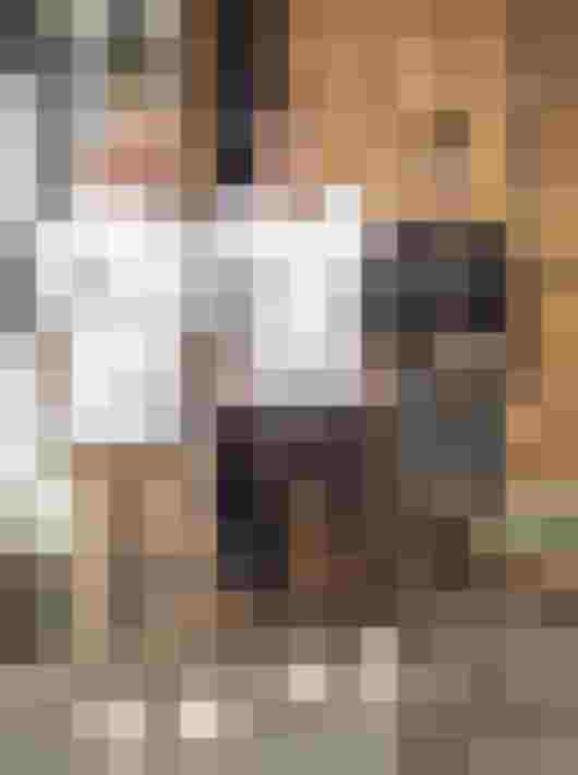 Drei Personen stehen lächelnd vor dem Restaurant Gusto in Rauris.