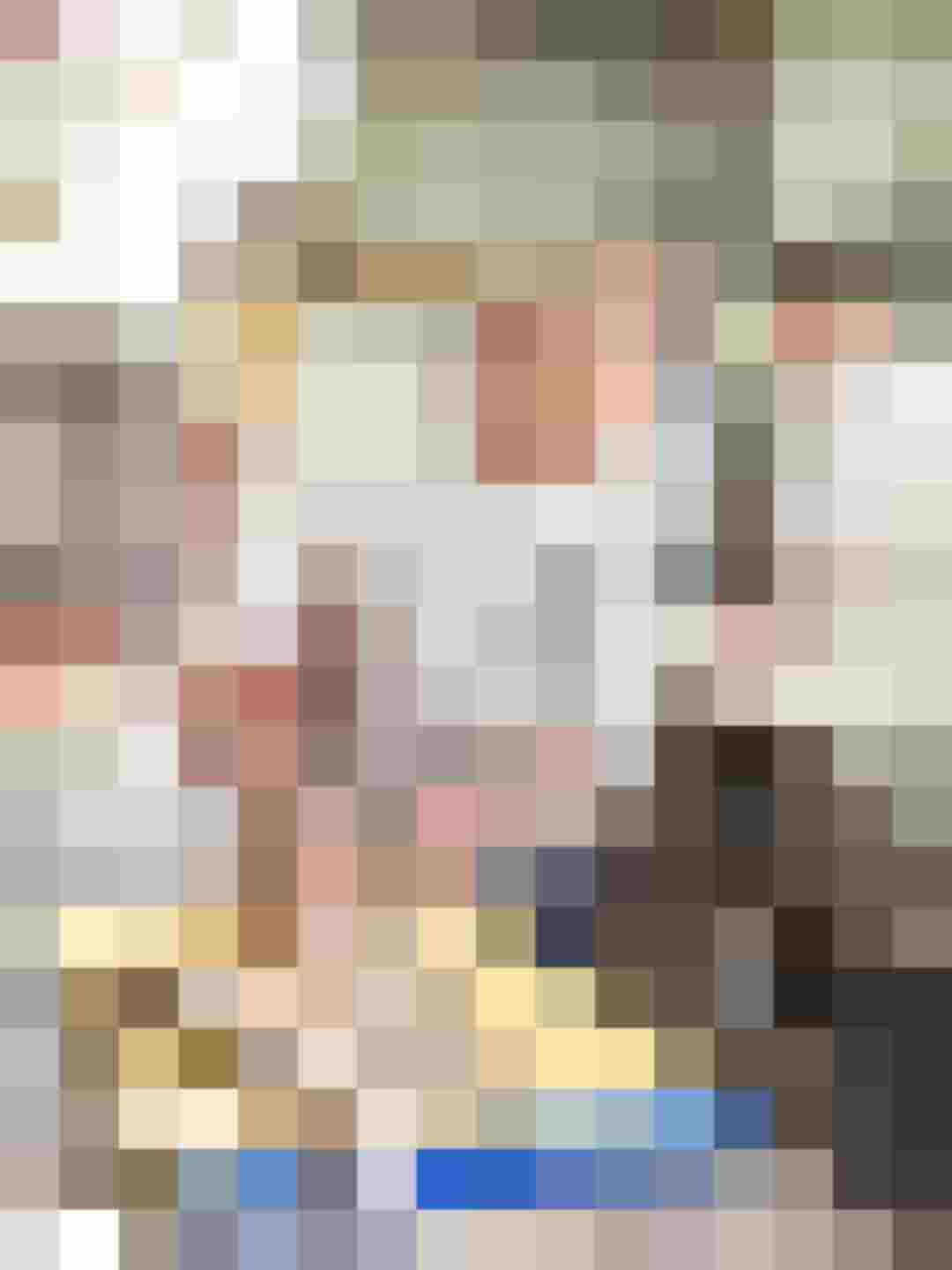 Koch bei der Zubereitung frischer saisonaler Fische im Restaurant Gusto in Rauris.